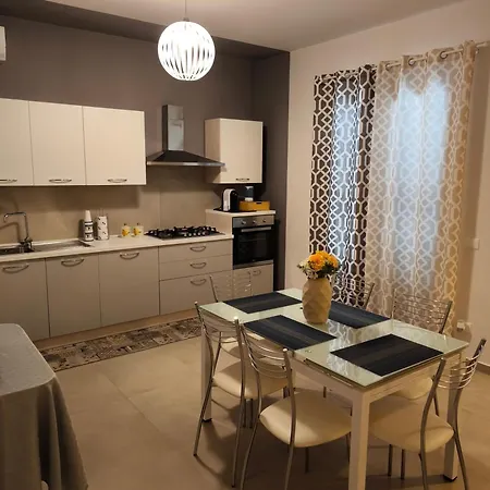Vistamare Garden Relax 아파트 산리온